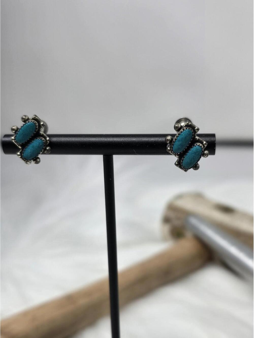 Vintage Southwestern Sterling Turquoise Screw Back Earrings - Picture 6 of 6